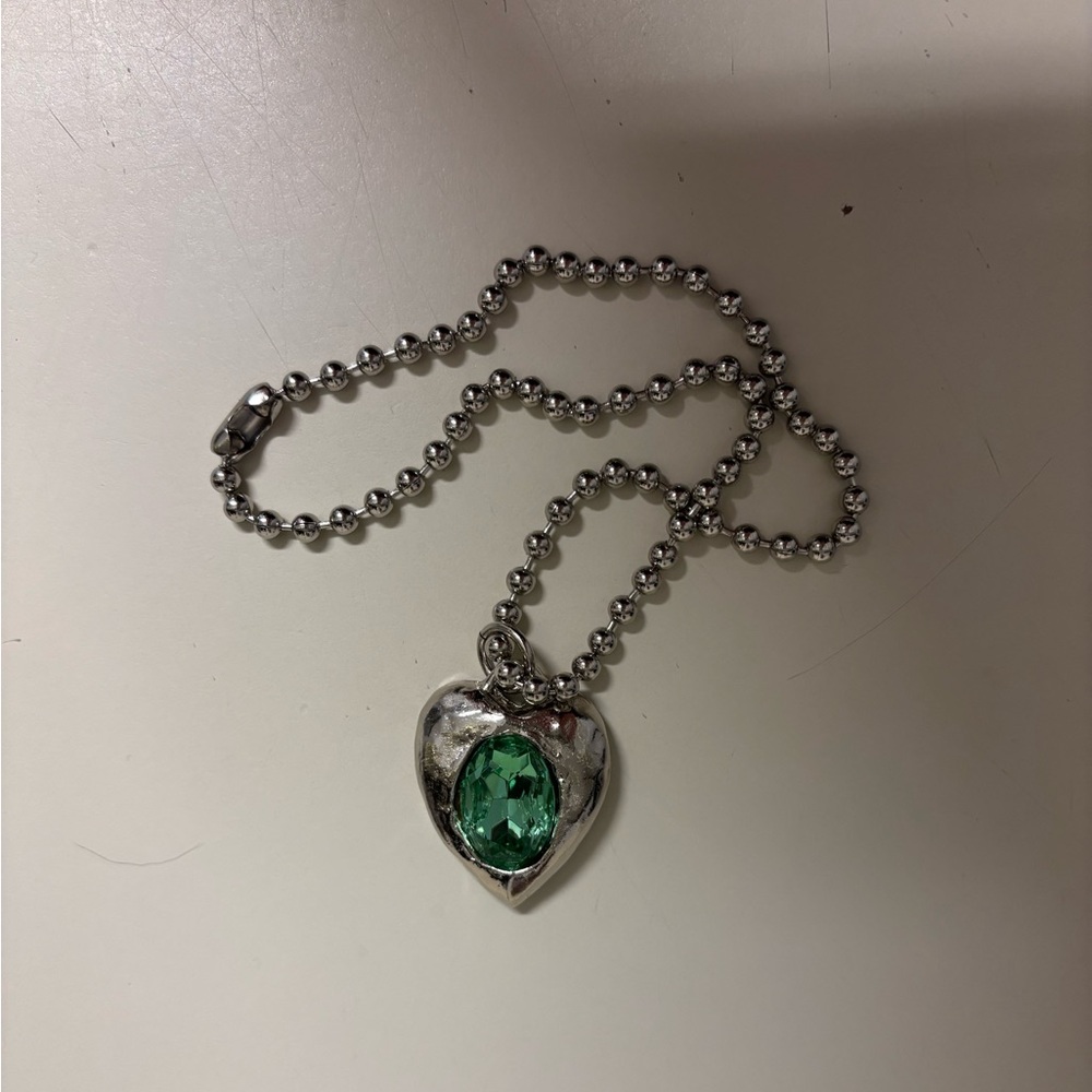 Mondo Mondo Pacha Necklace (Silver Heart Pendant with Green Gem)